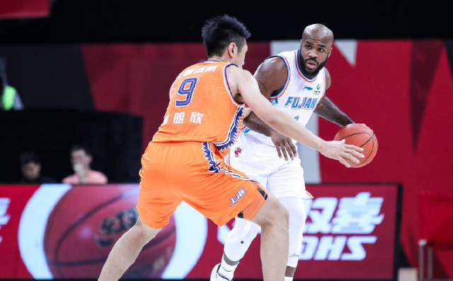 上海队力克四川，豪取两连胜，暂时排名第三的简单介绍