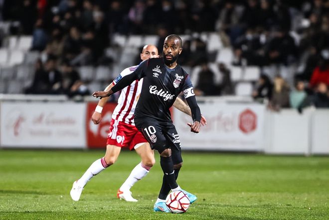 甘冈主场不敌布雷斯特，遭遇惨败