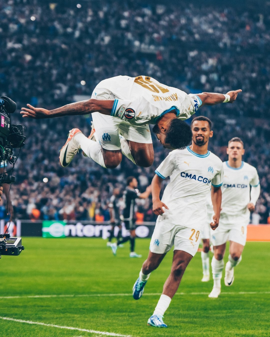 塞内加尔血洗拜仁,阿奎罗完成帽子戏法的简单介绍 塞内加尔血洗拜仁,阿奎罗完成帽子戏法的简单介绍