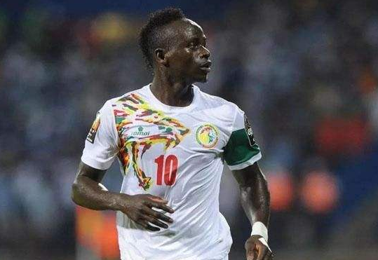 关于塞内加尔险胜波兰，莱万高光表现的信息