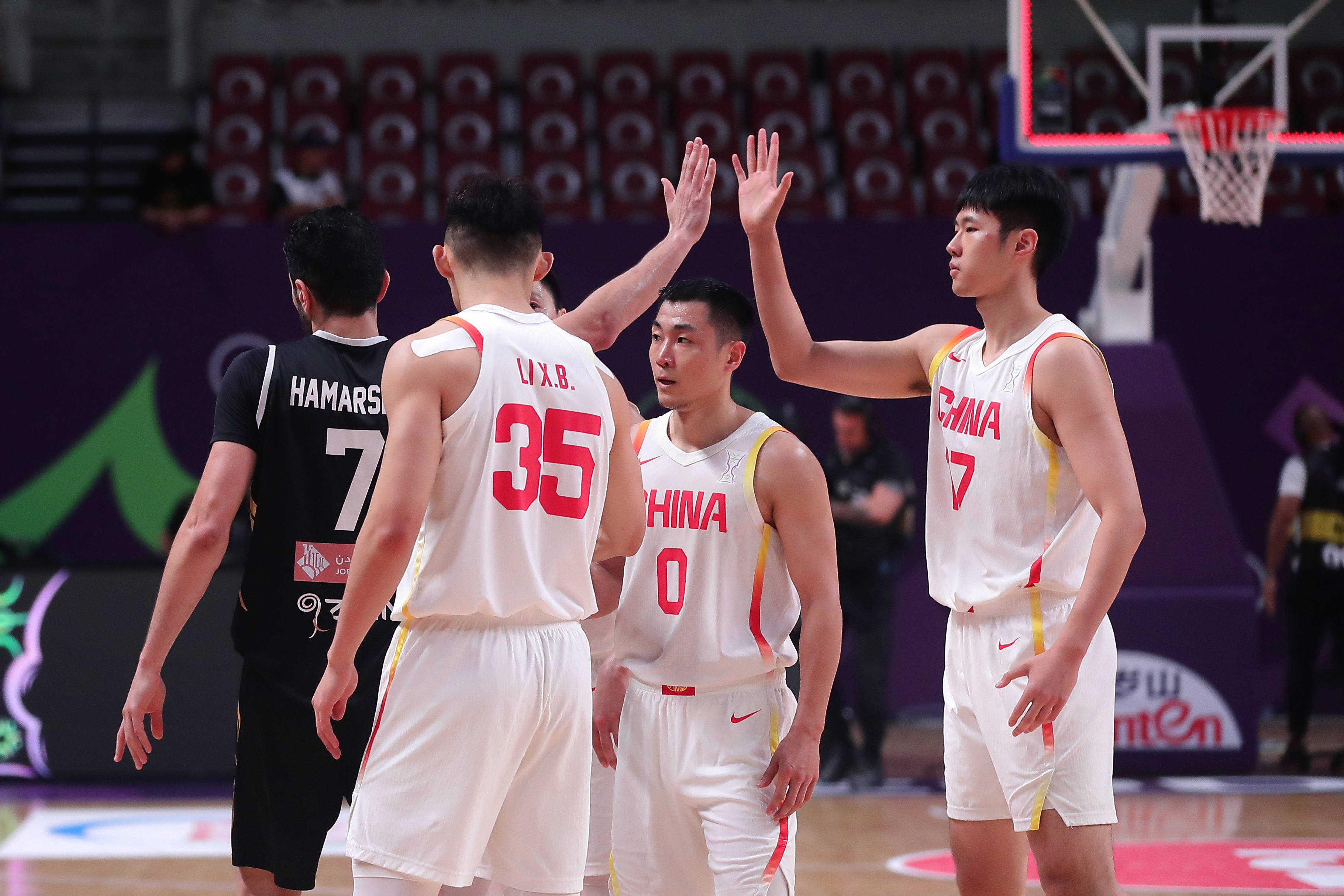 纷争不断！中国篮球联赛展开激烈较量的简单介绍